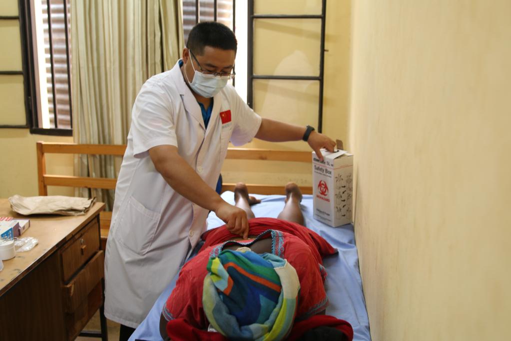 Chinese medical team's free outreach program offers relief to Rwandans